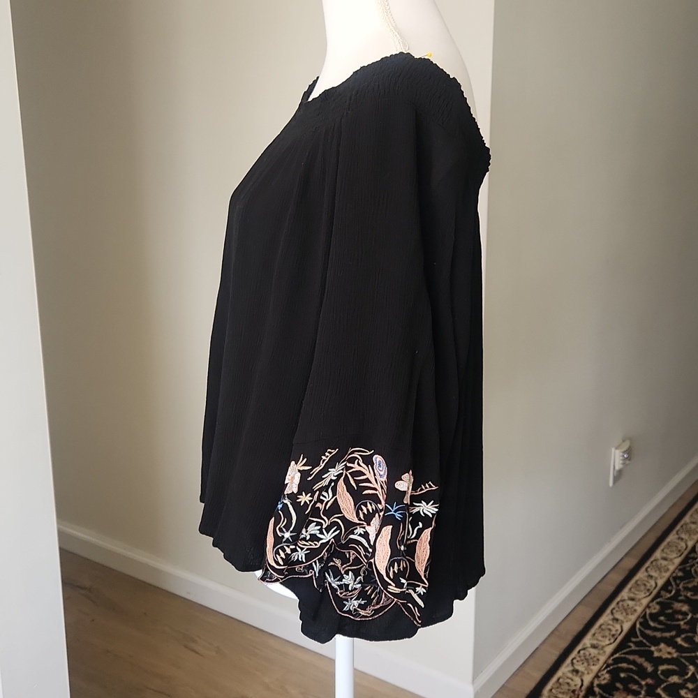 VENUS Off-Shoulder Blouse Black Floral Embroidered Bell Sleeves 1X - Picture 3 of 12